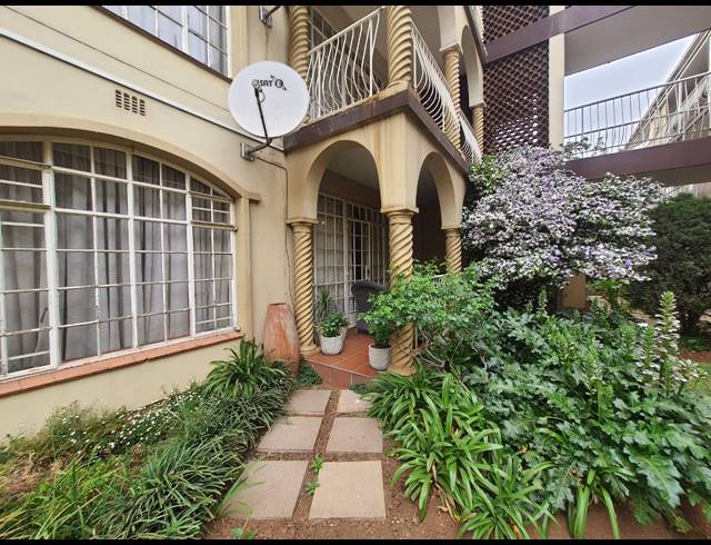 2 BEDROOM FLAT FOR SALE IN VANDERBIJLPARK SW 5